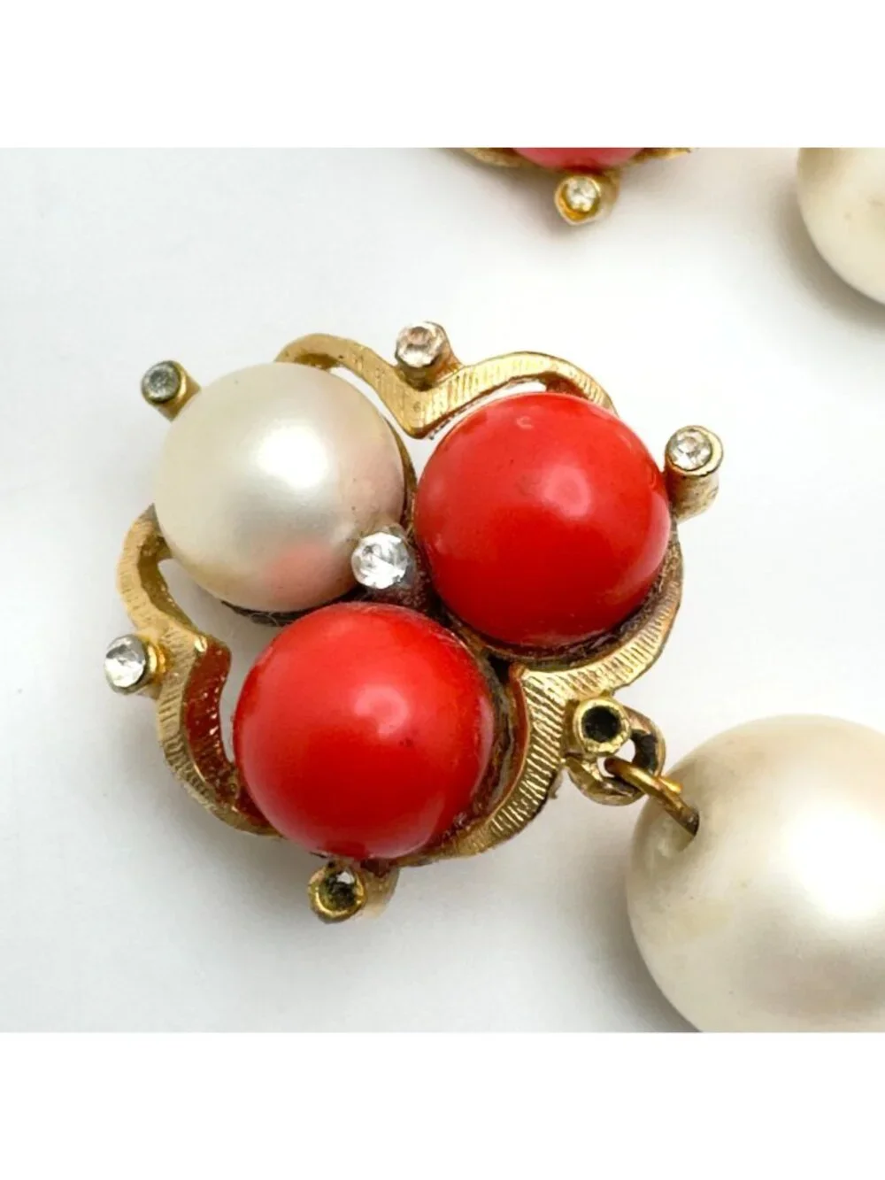 Vtg Gold-Tone Clip-On Earrings Red & White Beads Rhinestones Dangle Design - Picture 5 of 8